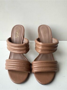 Qupid Tan Padded Double Strap Block Heel Slides Sandals Women's Size 6